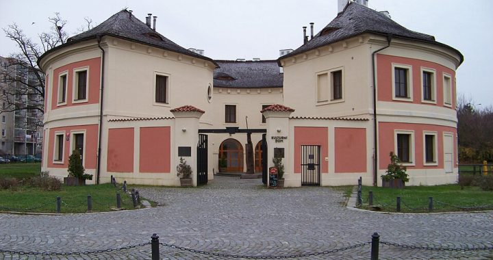 Chodovská tvrz