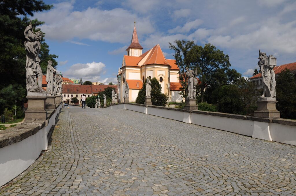 Náměšť nad Oslavou - historický most sochy