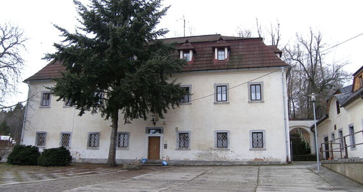 800px Vidzin CR okres Plzen sever barokni fara cp. 8 dnes penzion U Jakuba