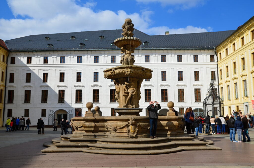 Pražský hrad druhé nádvoří