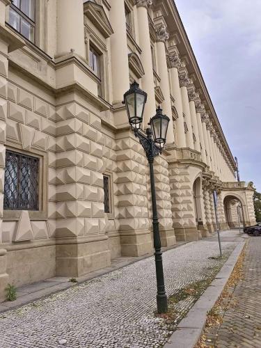 cerninsky-palac-zamini-praha-hradcany-01