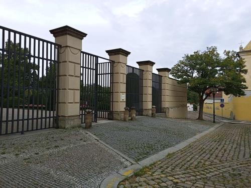 cerninsky-palac-zamini-praha-hradcany-06