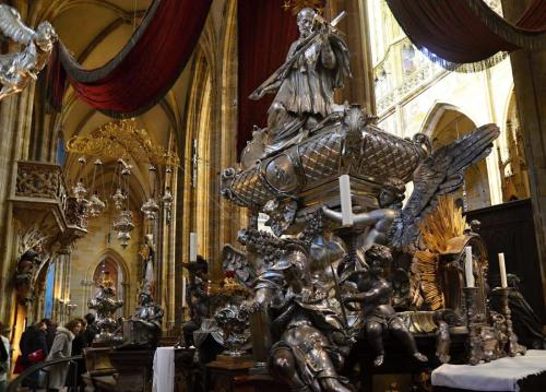 chram-svateho-vita-a-vojtecha-pamatka-praha-52