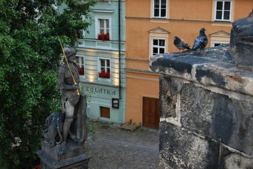 kampa-certovka-vltava-nabrezi-pamatka-praha-03
