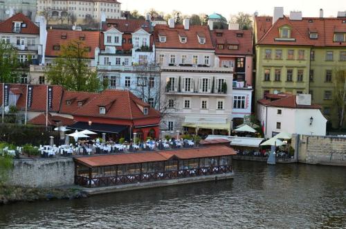 kampa-certovka-vltava-nabrezi-pamatka-praha-24