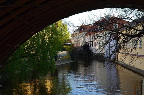 kampa-certovka-vltava-nabrezi-pamatka-praha-36