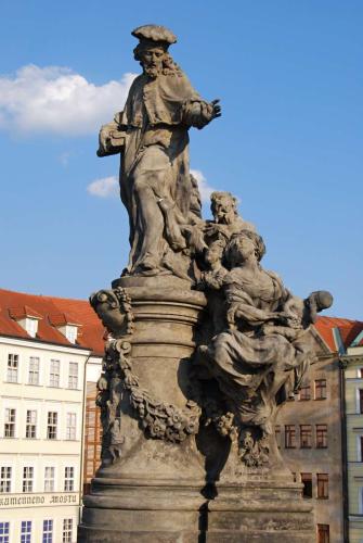 karluv-most-vltava-nabrezi-parniky-pamatka-praha-08
