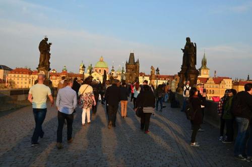 karluv-most-vltava-nabrezi-parniky-pamatka-praha-106