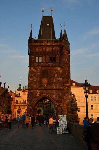 karluv-most-vltava-nabrezi-parniky-pamatka-praha-125