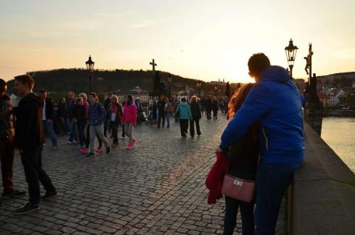 karluv-most-vltava-nabrezi-parniky-pamatka-praha-127
