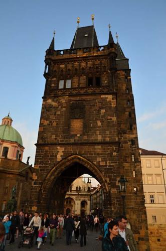 karluv-most-vltava-nabrezi-parniky-pamatka-praha-132