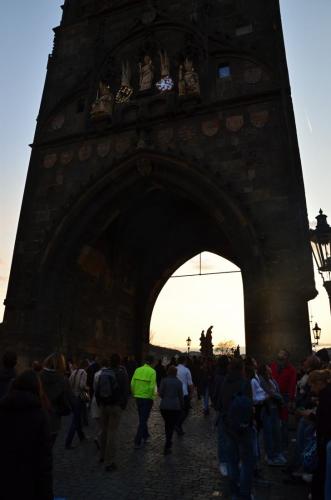 karluv-most-vltava-nabrezi-parniky-pamatka-praha-137