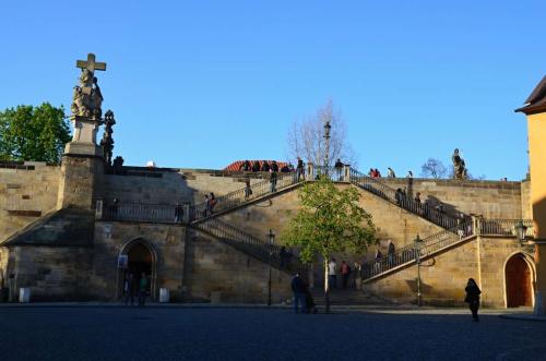 karluv-most-vltava-nabrezi-parniky-pamatka-praha-149