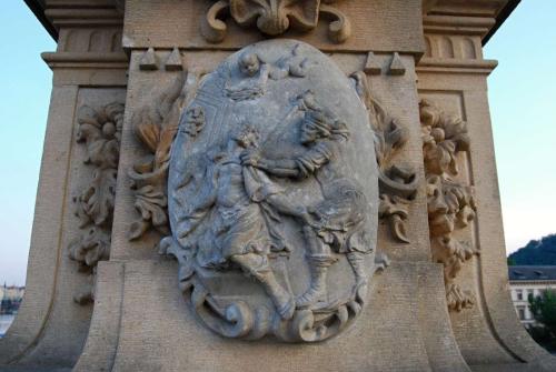karluv-most-vltava-nabrezi-parniky-pamatka-praha-38