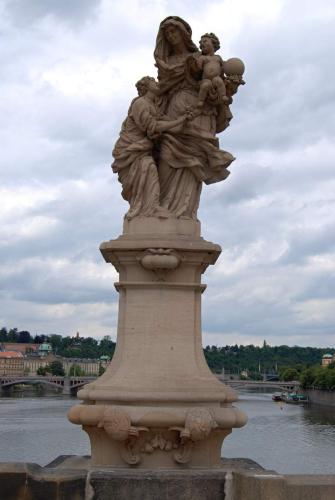 karluv-most-vltava-nabrezi-parniky-pamatka-praha-72