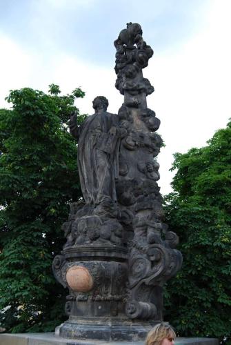 karluv-most-vltava-nabrezi-parniky-pamatka-praha-77