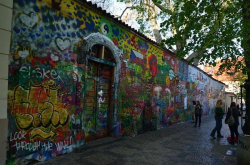 lennonova-zed-lennon-wall-prague-pamatka-praha-03