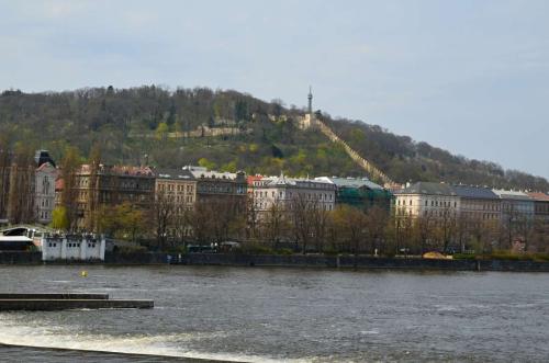 petrin-rozhledna-hvezdarna-bludiste-v-praze-02