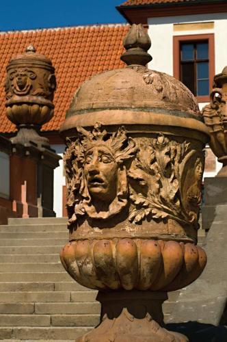 zamek-troja-trojsky-zamek-praha-03
